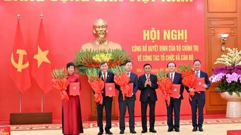  Thời sự 12h 1/4/2026: Công bố Quyết định của Bộ Chính trị về công tác tổ chức và cán bộ 