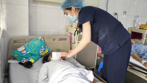 Tiếp nhận điều trị cho một phụ nữ mắc viêm màng não do nấm Cryptococcus