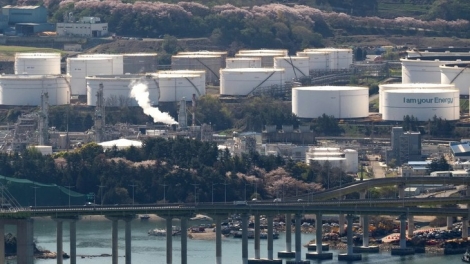 Giá dầu tăng gần 3% khi đàm phán Mỹ–Iran bế tắc, nguồn cung toàn cầu bị siết chặt