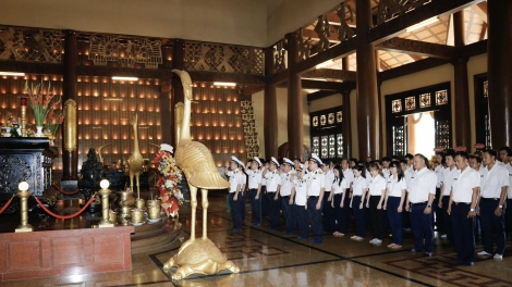 Lớp đảng viên mới Binh đoàn 20 về nguồn tại Địa đạo Củ Chi