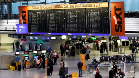 Châu Âu bước vào kỷ nguyên biên giới số: Tạm biệt dấu đóng hộ chiếu từ 10/4