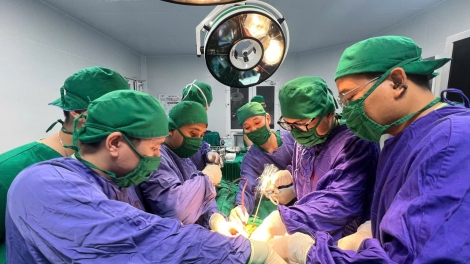 Phẫu thuật thành công u dạ dày kích thước khổng lồ cho người bệnh 