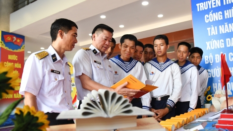 Lan tỏa văn hóa đọc ở Vùng 5 Hải quân