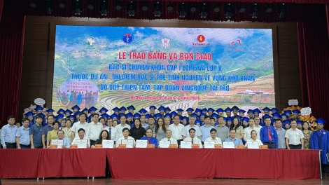Bộ Y tế bàn giao 74 bác sỹ tốt nghiệp chuyên khoa I về phục vụ cơ sở