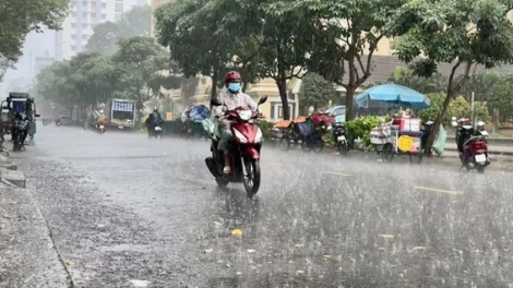 Thời tiết ngày 16/4/2026: Trung Bộ nắng nóng gay gắt, Nam Bộ mưa dông về chiều