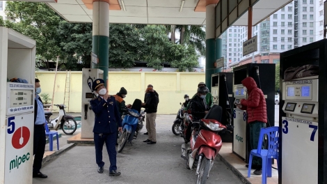 Quản lý thị trường siết chặt kiểm tra vận chuyển xăng dầu khu vực biên giới
