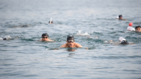 Học viện Hải quân đẩy mạnh rèn luyện kỹ năng bơi biển qua giải bơi truyền thống