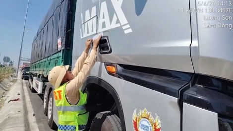 Xử phạt xe ô tô đầu kéo hơn 100 triệu đồng vì nhiều lỗi nghiêm trọng