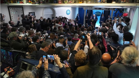 Thị trường thế giới phản ứng tích cực sau khi Tổng thống Mỹ Donald Trump thông báo tạm ngừng ném bom