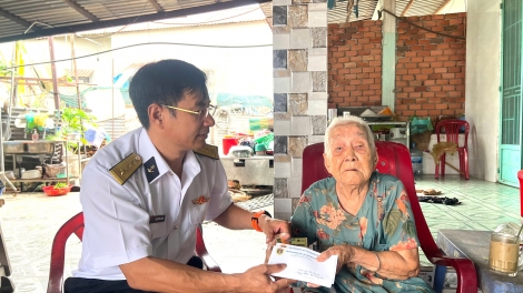 Trung tâm Bảo đảm kỹ thuật Vùng 2 Hải quân tri ân gia đình chính sách