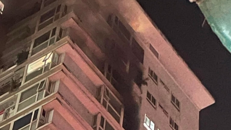 Cháy căn hộ chung cư ở TP.HCM, nhiều người dân hoảng sợ tháo chạy