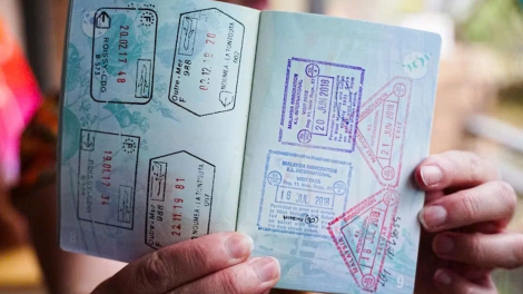 Châu Âu bước vào kỷ nguyên biên giới số: Tạm biệt dấu đóng hộ chiếu từ 10/4