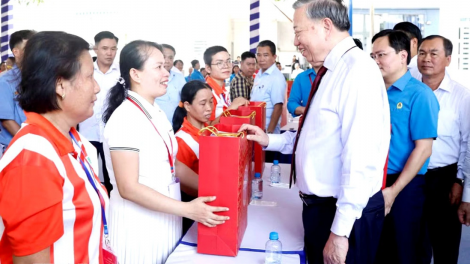 Chăm lo cho công nhân là nhiệm vụ chính trị quan trọng, lâu dài