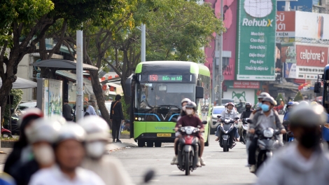 TP.HCM tính phương án miễn 100% vé xe buýt nhưng bắt buộc quét thẻ, QR