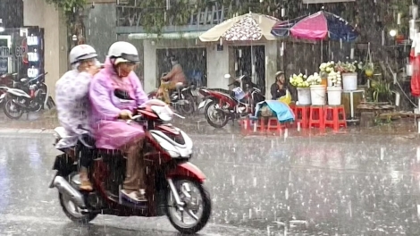 Thời tiết ngày 17/4: Bắc Bộ mưa dông diện rộng, Trung Bộ - Nam Bộ nắng nóng