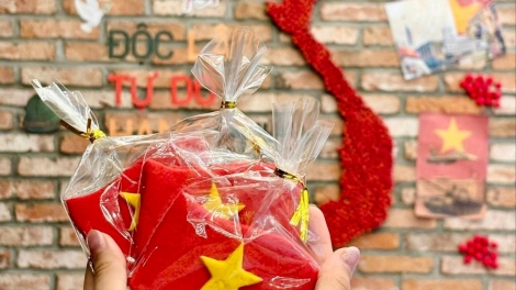 Những món quà thắp lên ký ức vì tình yêu tổ quốc