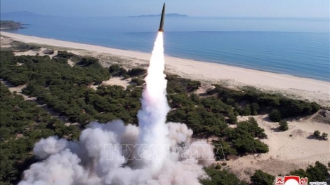 Triều Tiên thử nghiệm hàng loạt vũ khí mới từ bom sợi carbon đến vũ khí điện từ