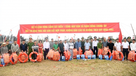 Bộ Tư lệnh Vùng Cảnh sát biển 1 đồng hành với ngư dân Ninh Bình