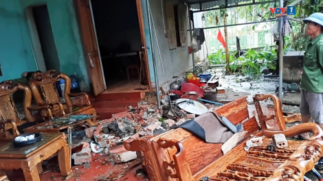 Dông lốc kèm theo mưa lớn gây thiệt hại tài sản người dân ở Thanh Hoá