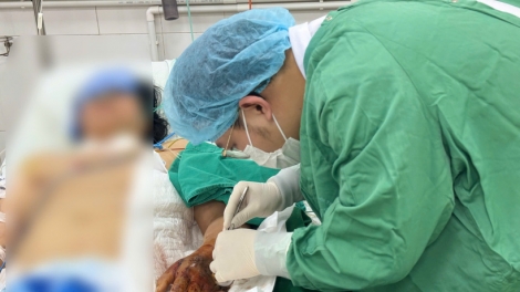 Người phụ nữ sốc nguy kịch sau khi tiêm thuốc ở phòng khám tư