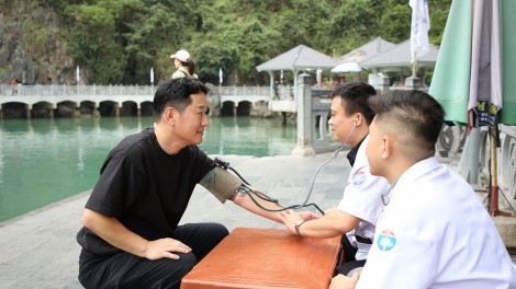 Quảng Ninh triển khai tổ y tế thường trực trên Vịnh Hạ Long từ ngày 2/4