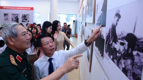 Triển lãm ảnh “51 năm - Bản hùng ca thống nhất”: Những khoảnh khắc sống mãi với thời gian