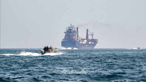 Iran chuyển từ phong tỏa sang kiểm soát eo biển Hormuz