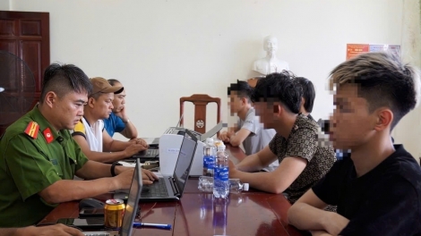 Tạm giữ 29 thanh niên vác hung khí, nẹt pô náo loạn phố núi Gia Lai