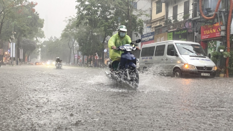 Dự báo thời tiết 11/05/2026: Hà Nội và Bắc Bộ mưa dông, nguy cơ lốc, sét và mưa đá