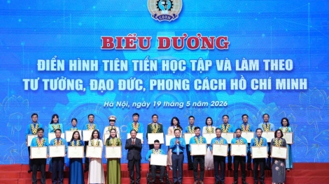 Phải chuyển mạnh từ học tập sang làm theo Bác