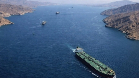 Iran cấp phép thêm cho nhiều tàu đi qua eo Hormuz 