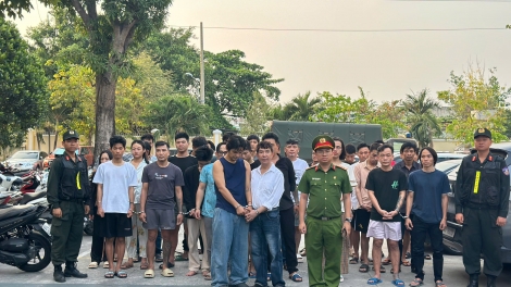 “Vết trượt” của thần tượng và những nguy cơ độc hại âm thầm “tấn công” người trẻ