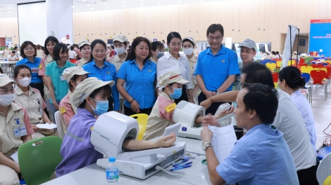  Hơn 700 nữ công nhân thủ đô được khám sức khỏe sinh sản và tầm soát ung thư miễn phí