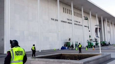 Thẩm phán Mỹ ra lệnh xóa tên ông Trump khỏi Trung tâm Kennedy ở thủ đô Washington