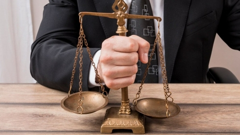 Thí điểm chế định luật sư công: Bài toán cơ chế thu hút nhân lực giữ “lá chắn pháp lý” cho Nhà nước