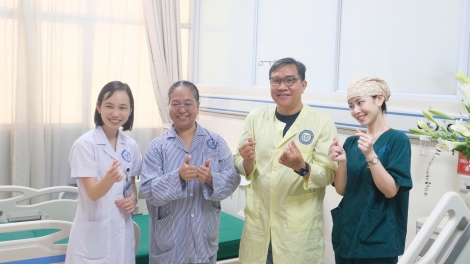 Bệnh nhân nước ngoài hài lòng sau ca phẫu thuật tuyến giáp tại Bệnh viện Nội tiết Trung ương