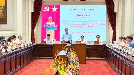    Họp báo công bố Lệnh của Chủ tịch nước về 2 Pháp lệnh mới