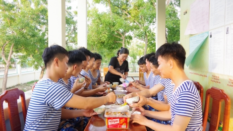 Ấm tình quân dân ở Bác Ái