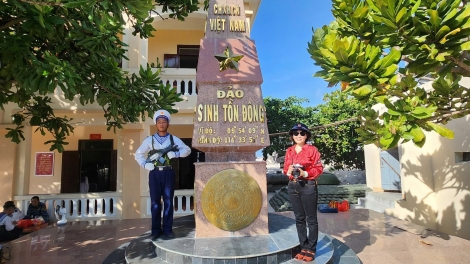 Những nữ nhà báo đi và viết giữa biển trời, biên cương Tổ quốc