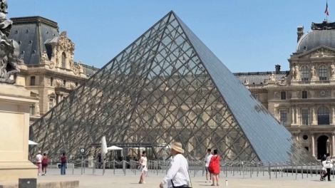 Pháp: Nắng nóng kỷ lục, nhiều điểm du lịch nổi tiếng ở Paris phải đóng cửa sớm