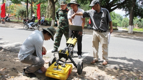 Quảng Ngãi: Dùng radar xuyên đất hỗ trợ tìm kiếm mộ tập thể liệt sĩ