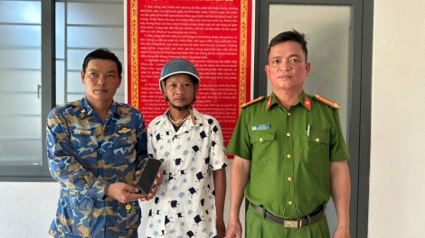 Hành động đẹp của quân nhân Hải quân tại xã La Êê