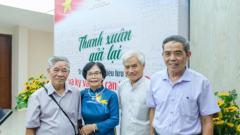 Thanh xuân gửi lại-ký ức không tuổi của cán bộ đi B