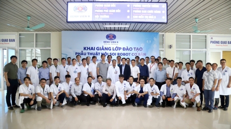 Bệnh viện K khai giảng khóa đào tạo Phẫu thuật nội soi rbot cơ bản đầu tiên
