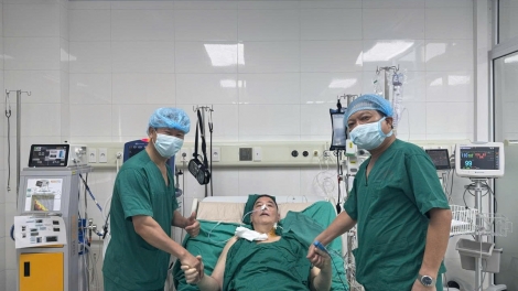       Hồi sinh từ món quà sự sống – kỳ tích ghép phổi xuyên Việt