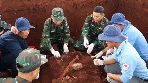 Tìm thấy ảnh tập thể, cá nhân trong hầm mộ liệt sĩ tại lô cao su TP. Đồng Nai