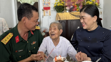 "Mâm cơm bên Mẹ"- nặng lòng tri ân, ấm áp nghĩa tình