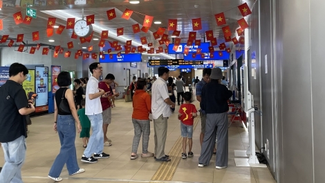 Metro số 1 miễn phí vé toàn tuyến ngày 2/7, tăng chuyến phục vụ người dân xem pháo hoa