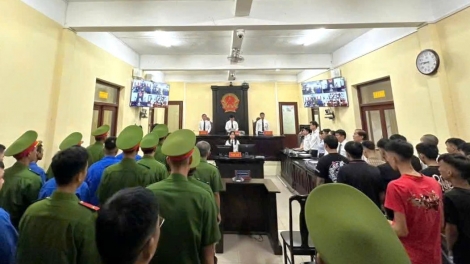 Xét xử vụ án 44 bị cáo hỗn chiến bằng hung khí nguy hiểm