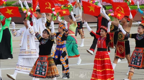Lấy con người làm trung tâm, lấy văn hóa làm nền tảng phát triển